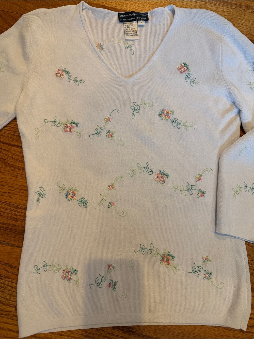 Quest-Ce Que C’est? ParisLondonNYCrispWhiteFlowerEmbroidery Pristine Feminine L